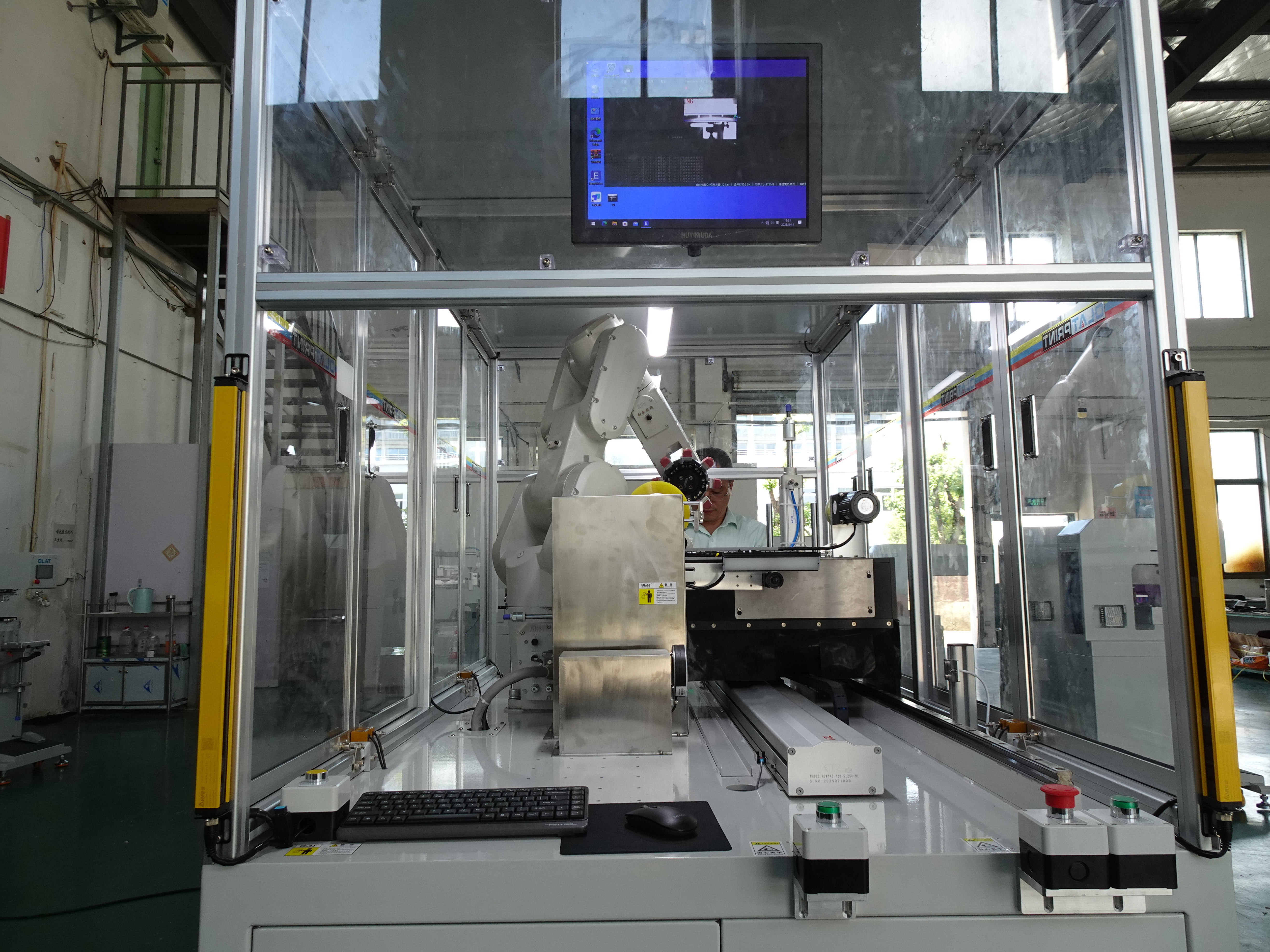 What Are The Application Cases of Multi-axis Robotic Arms And Pad Printing Machines in The Printing Industry?